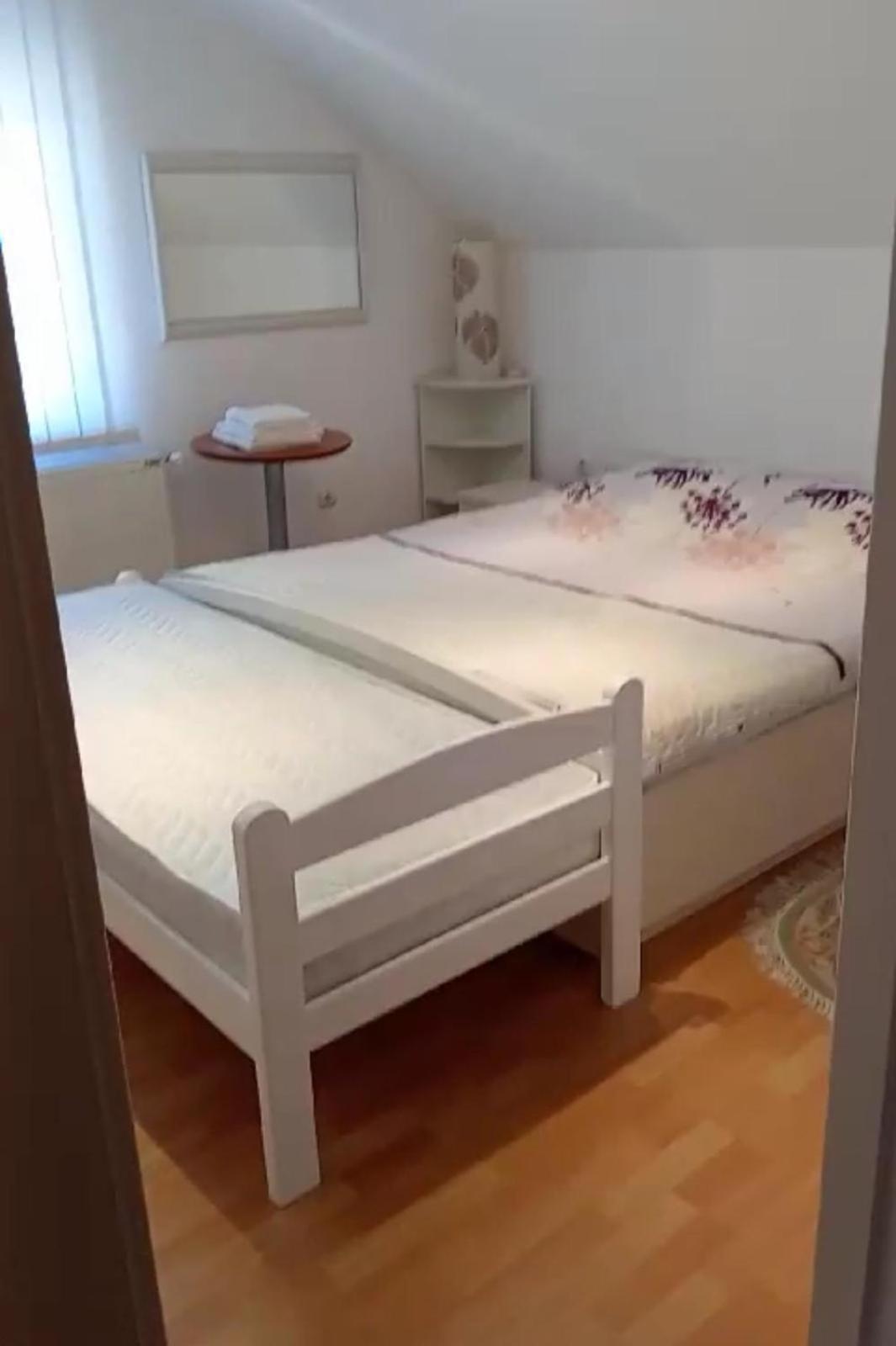 Hotel Tri Sesira Ljubovija Esterno foto