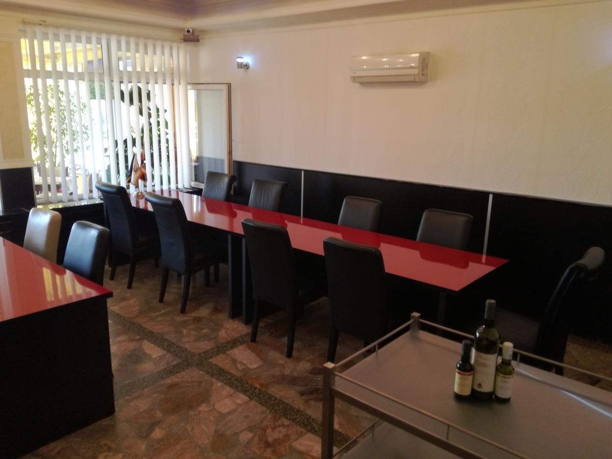 Hotel Tri Sesira Ljubovija Esterno foto