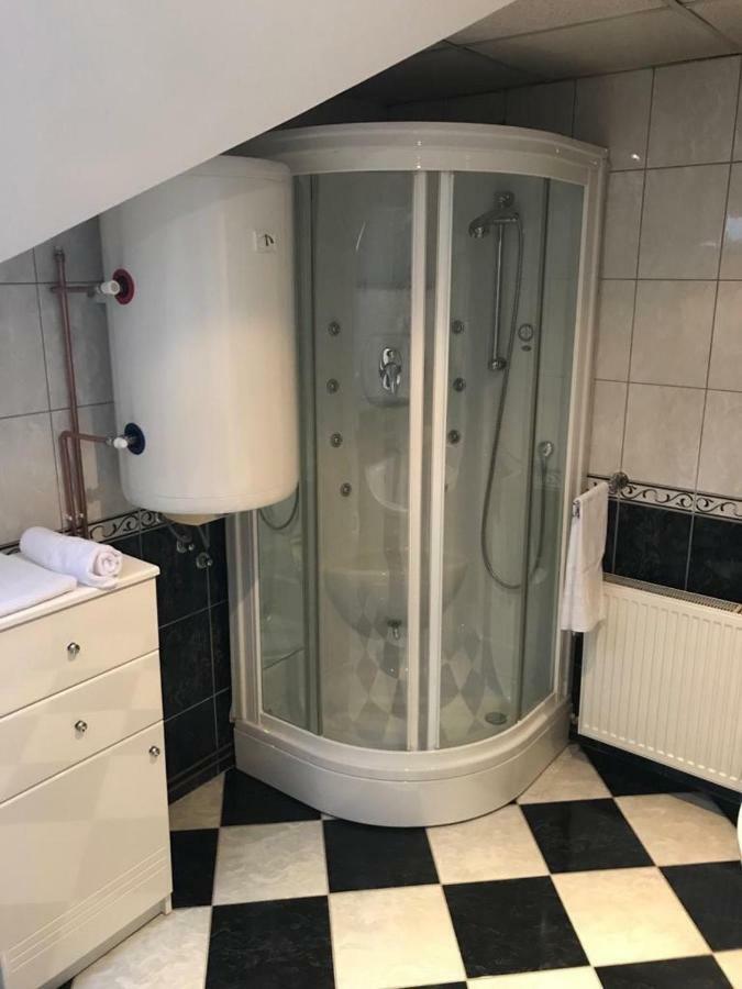 Hotel Tri Sesira Ljubovija Esterno foto
