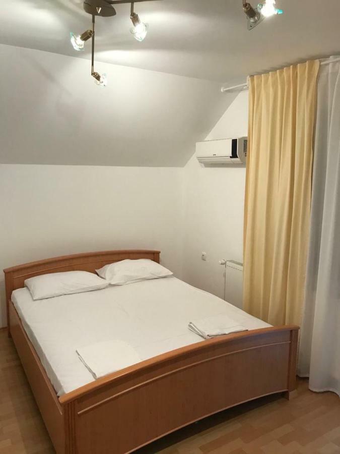 Hotel Tri Sesira Ljubovija Esterno foto