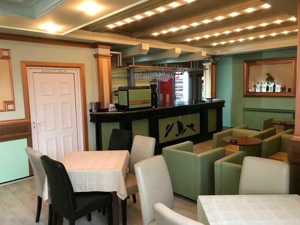 Hotel Tri Sesira Ljubovija Esterno foto