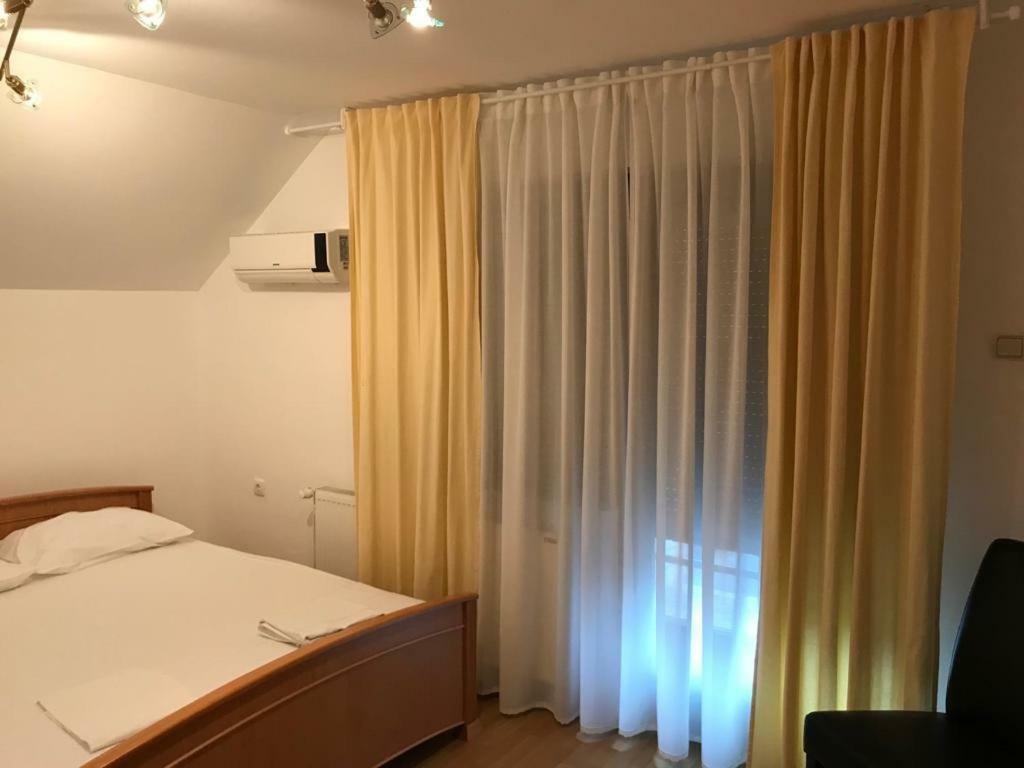 Hotel Tri Sesira Ljubovija Esterno foto
