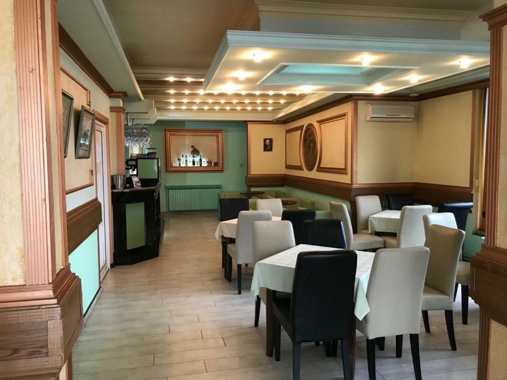 Hotel Tri Sesira Ljubovija Esterno foto